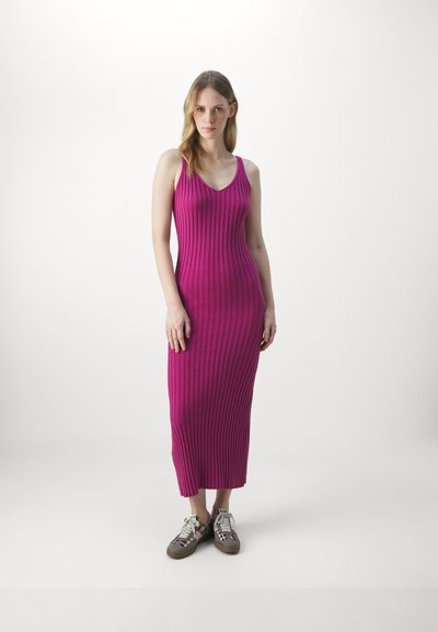 STUDIO ID DRESS - Φόρεμα-πουλόβερ - berry