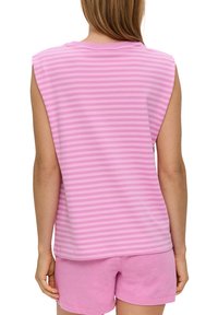 s.Oliver MIT STREIFEN - Print T-shirt - rosa