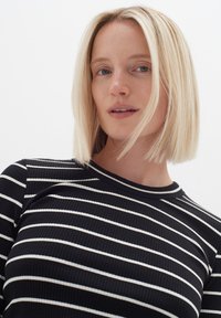 InWear DAGNAIW STRIPED - Vesta - black   whisper white thin