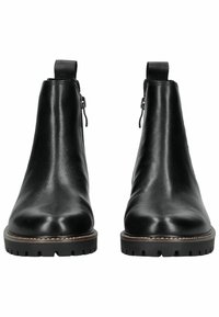 Botas de cuero negro a nivel del tobillo con un acabado suave, cremalleras laterales, tiradores y suelas de goma resistentes, con un diseño minimalista.