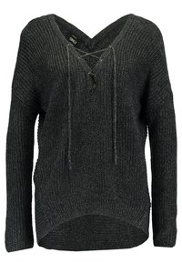 Pullover nero a maglia con scollo a V, dettagli con lacci sul davanti, maniche lunghe e un orlo asimmetrico, caratterizzato da una finitura metallizzata e testurizzata.