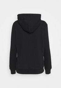 Sudadera negra con bolsillo canguro, puños y dobladillo acanalados, y capucha con cordón. Fabricada con tejido suave; textura lisa, diseño sencillo.