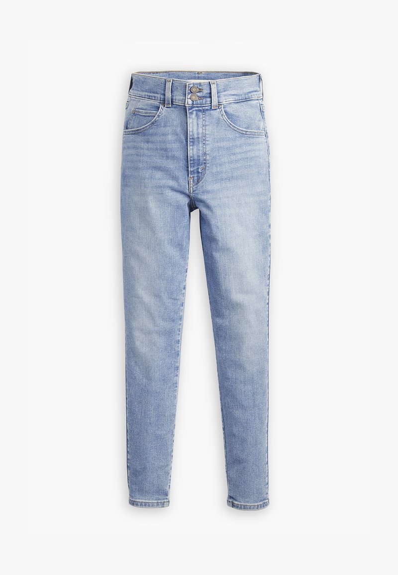Jeans en denim bleu clair avec taille haute, cinq poches et design à jambe droite. Présente des coutures et des accents en métal sur les boutons.