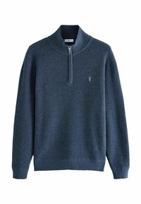Granatowy sweter robiony na drutach z półzamkiem przy kołnierzu, teksturowana tkanina, ściągacze przy rękawach oraz subtelny detal z logo na klatce piersiowej.