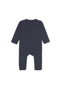 Navyblauw baby rompertje gemaakt van zachte stof, met kleine, driehoekige patronen in beige en roestkleur. Met lange mouwen en voetjes.