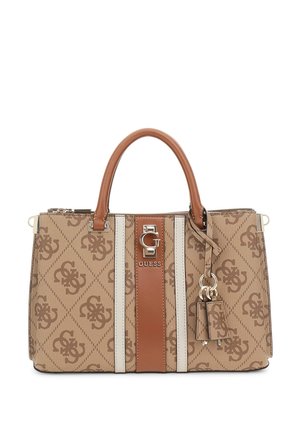 Borsa a tracolla sintetica beige con motivo logato, strisce marroni e bianche, doppi manici superiori, accessori in argento e un portachiavi decorativo.