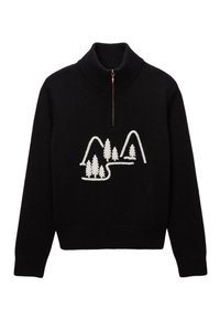 Pull en tricot noir avec un col montant en côtes et une fermeture éclair dorée, présentant un motif de montagnes et d'arbres brodé en blanc sur le devant.