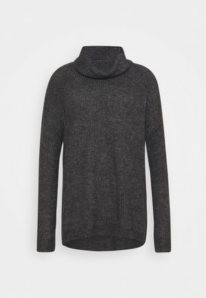 Szary, prążkowany sweter z golfem i długimi rękawami, o luźnym kroju i linii dołu podwijającej się po bokach. Dzianina z fakturą.