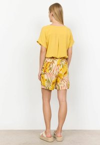 Soyaconcept SC-ELYSE 3-C - Rövidnadrágok - golden yellow combi