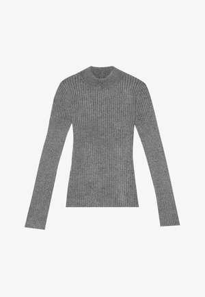 Šedý pletený rolák s dlouhými rukávy, vyrobený z texturovaného úpletu, s přiléhavým střihem a minimalistickým stylem.