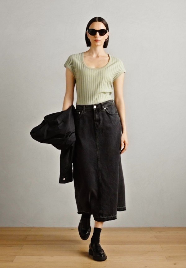 SHORT SLEEVE - Basic T-shirt - smooth sage4