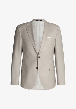 Beżowa męska marynarka jednorzędowa z klapami z nacięciem, dwoma guzikami, kieszeniami z patkami oraz białą poszetką w kieszeni na piersi.