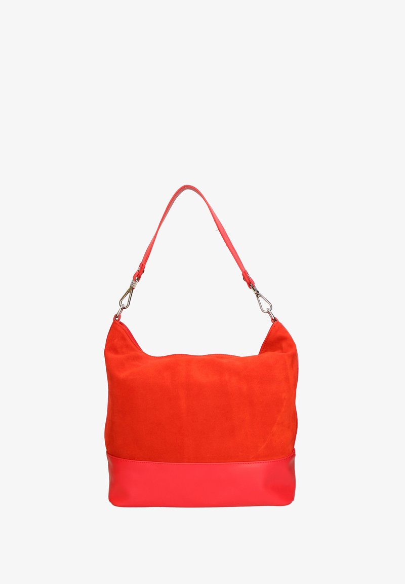 Hobo tas in rode suède met een gladde rode leren bodem, voorzien van een enkele schouderband en metalen hardware accenten.