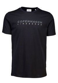 Svart bomull t-shirt med korta ärmar, med texten "COPENHAGEN LINDBERGH" i grått över bröstet. Klassisk rund halsringning.