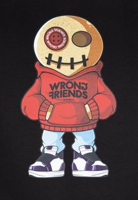 Cartoonfiguur in een rode hoodie met de tekst "WRONG FRIENDS", blauwe broek en sneakers met zwarte en paarse accenten op een zwarte achtergrond.