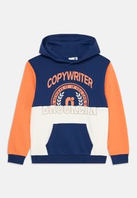 Sudadera con capucha en bloques de colores azul, naranja y blanco. Cuenta con un bolsillo delantero y una impresión de texto "COPYWRITER" con logo y "BROOKLYN."