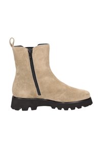Beige Wildleder-Ankle-Boot mit seitlichem Reißverschluss, schwarzer Gummisohle und Zuglasche. Merkmale sind eine glatte Textur und ein abgerundetes Toe-Design.