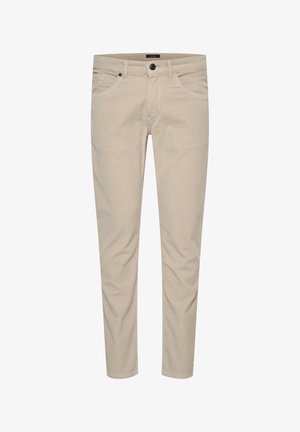 Beige színű, slim fit pamut chino nadrág, elülső zsebekkel, cipzáras sliccel és egy gombos záródással. Simaság jellemzi, minimális varrással.