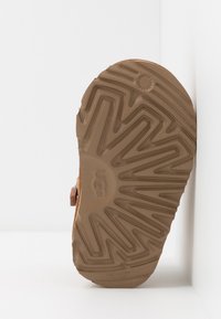 Thumbnail Image 6