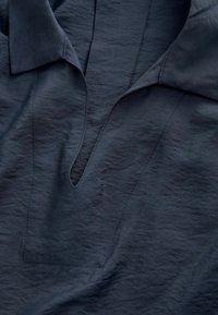 Next SHORT SLEEVE V-NECK OVERHEAD WITH COLLAR - Bluse - navy