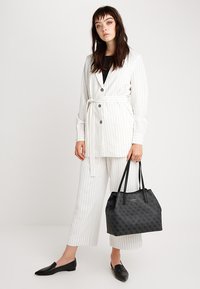 Guess VIKKY SET - Borsa a mano - dunkelgrau