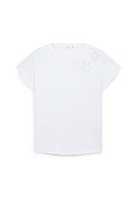 T-shirt bianco a maniche corte realizzato in tessuto morbido, con un design di fioritura ritagliato sulla spalla sinistra, scollatura rotonda e vestibilità comoda.