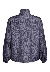 Zebra-musterte Jacke in dunkelgrau und lila, mit hohem Kragen und elastischen Bündchen, aus glattem, leichtem Stoff gefertigt.
