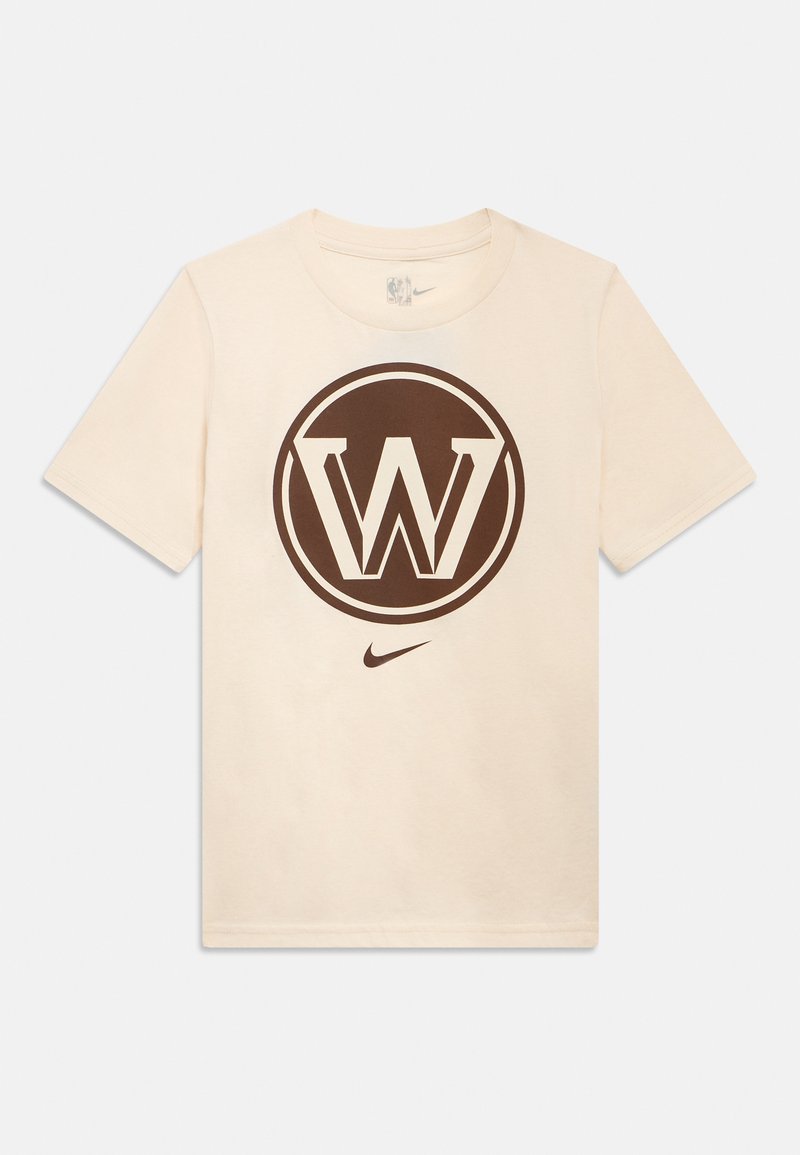 Krémově bílý bavlněný tričko s velkým hnědým logem "W" v kruhovém designu a malým logem Nike swoosh ve spodní části. Krátké rukávy.