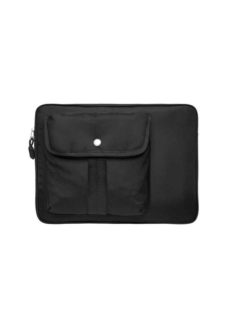 Sort laptop taske lavet af nylon med en glat tekstur. Har en forlommeklud med trykknaplukning og et kraftigt bære håndtag.