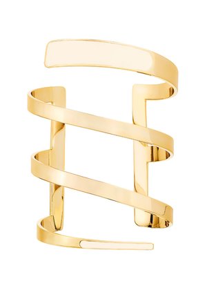 Bracelet en or avec un large design en spirale lisse et des extrémités ouvertes, présenté sur un fond blanc.