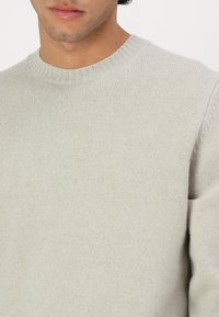 Samsøe Samsøe SYLLI CREW NECK - Džemperis - abbey stone