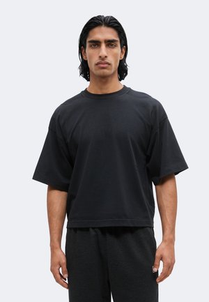 Nike Performance BOXY - Sports T-shirts - black