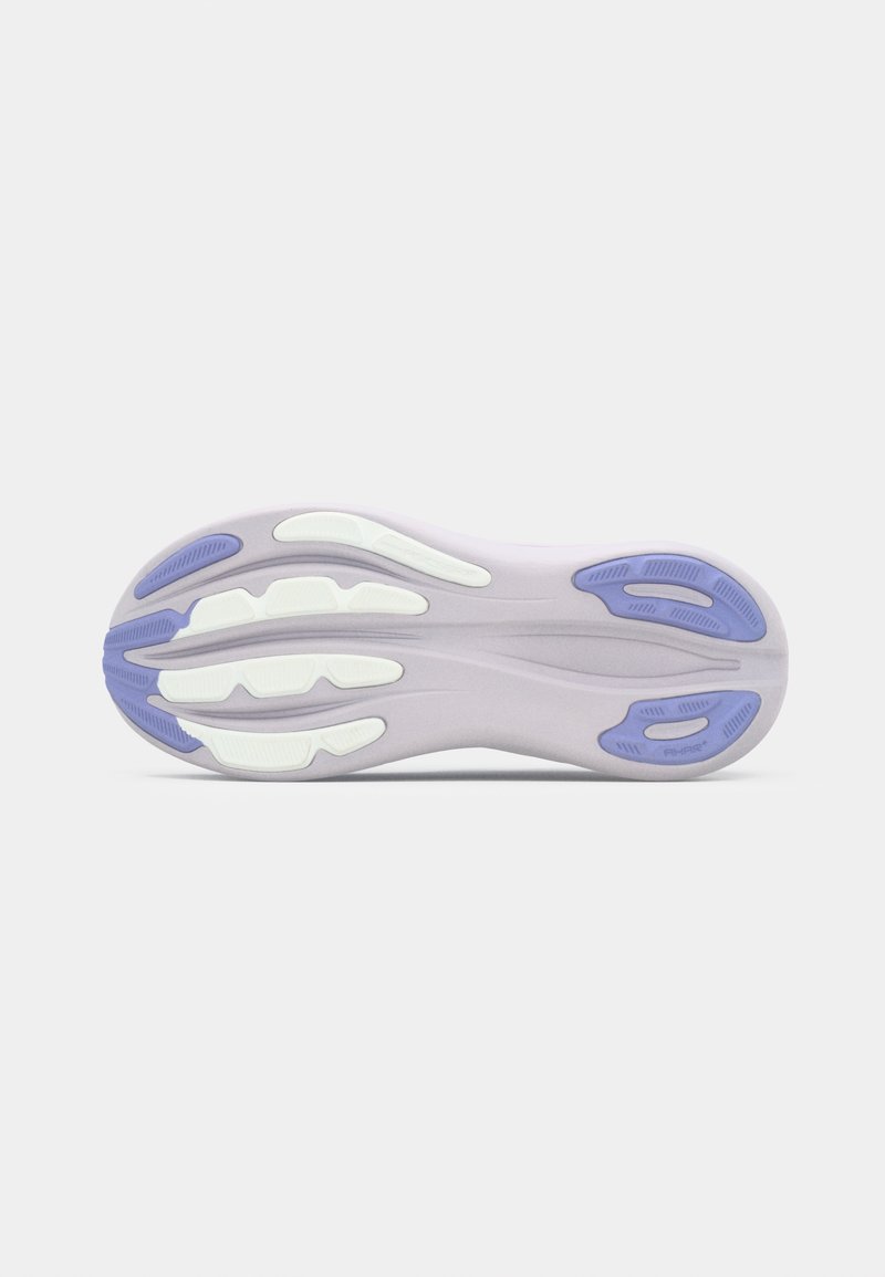 Semelle de chaussure avec une base violette et des accents blancs et bleu clair. Des motifs texturés et des rainures améliorent l'adhérence et la traction.