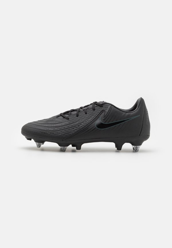 Screw-in stud football boots