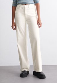 Marc O'Polo DENIM TOMMA LIKE FIVE POCKET - Broek - silky white