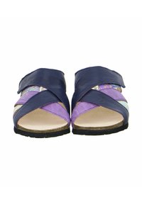 Blaue und lila Leder-Sandalen mit einem Kreuzriemen-Design, offener Zehenpartie und strukturiertem Sohlenbereich, mit einer Innensohle in natürlicher Farbe.