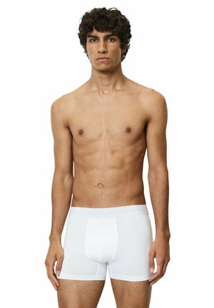 Weiße Baumwoll-Boxershorts mit einem weichen elastischen Bund, der das Branding "Marc O'Polo" trägt, enganliegendem Design und glatter Textur.