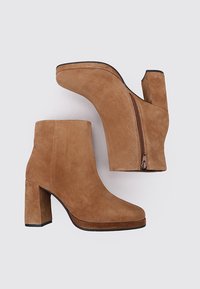 Sandra Fontán LAUREN - Bottines à talons hauts - camel