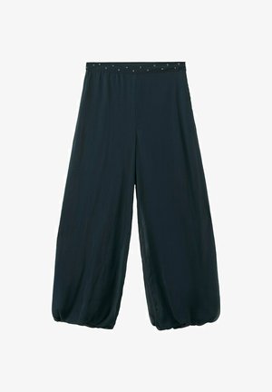 Pantalones anchos negros con cintura elástica y dobladillos fruncidos que crean un efecto de globo en los tobillos.