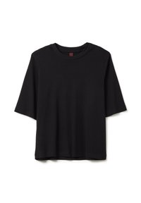 Camiseta negra de manga corta hecha de tela suave, con un cuello redondo y un corte relajado. Diseño simple sin patrones ni acentos.