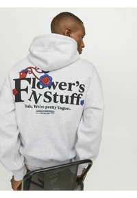 Sweat à capuche gris avec un graphisme coloré au dos : "Les trucs préférés de la fleur", avec un design de fleurs de dessin animé et du texte. Coupe décontractée.