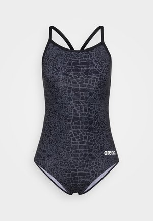 Schwarzer Badeanzug mit einem strukturierten Tierdruckmuster, dünnen Trägern und einem weißen Logo. Hergestellt aus glattem, dehnbarem Material.