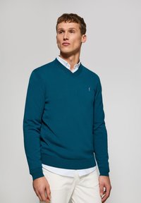 Unselected, teal