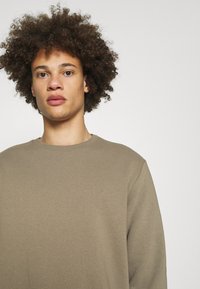Only & Sons ONSCERES CREW NECK NOOS - Camisola - overland trek