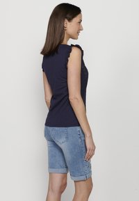 Thumbnail Image 8