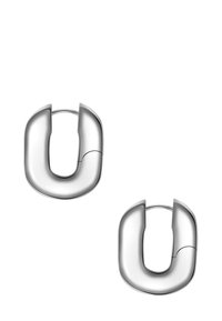 Un par de pendientes de aro de plata pulida y lisa, con un diseño grueso y redondeado en forma de U y cierres de bisagra, sobre un fondo blanco.