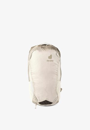 Sac à dos Deuter beige clair avec poche zippée frontale et poches latérales en filet, conçu pour la randonnée ou un usage quotidien.
