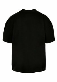 Camiseta de algodón negra con un corte holgado, mangas cortas y cuello redondo. Textura suave con un diseño simple; sin patrones ni gráficos visibles.