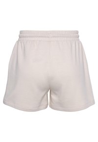 Weiche, hellbeige Shorts mit einem elastischen Bund, die ein einfaches Design und gesäumte Kanten aufweisen. Hergestellt aus einem bequemen, dehnbaren Material.