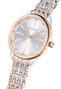 Swarovski-horloge met een zilveren wijzerplaat, roségouden accenten, kristallen versieringen en een meerlagige metalen armband. Zwitserse kwaliteit.